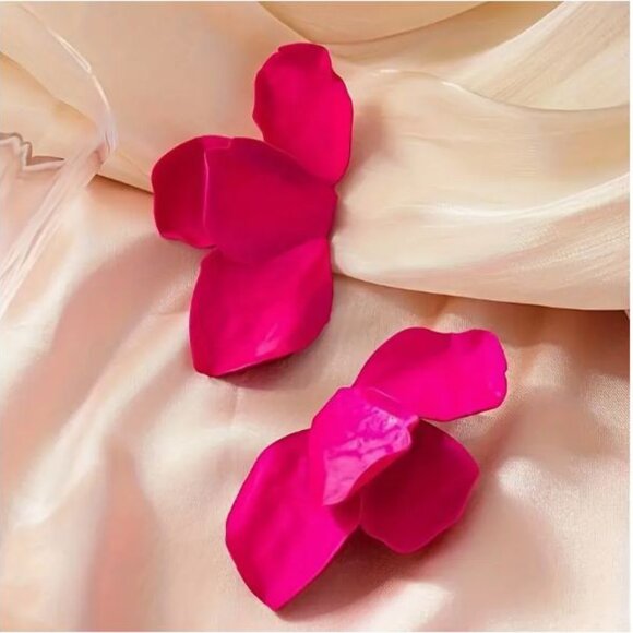 NEW Fallon Deep Pink Flower Petal Abstract Statement Earrings - Picture 3 of 4